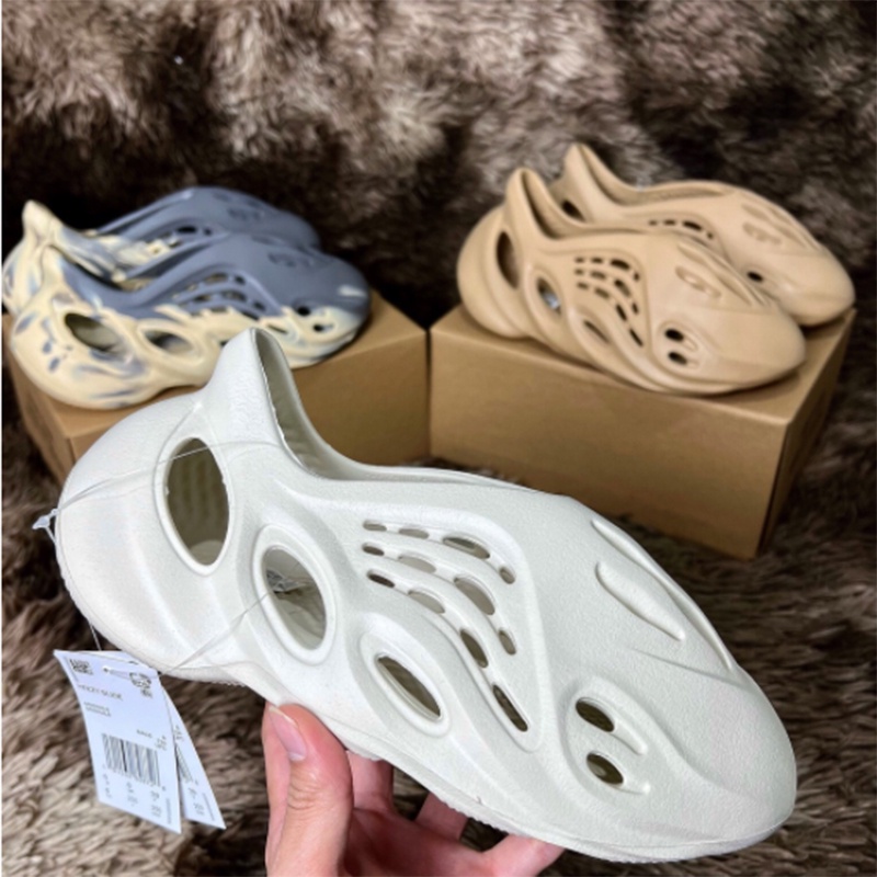 1:1 High Quality Fashion Yeezy Slides Casual Beach Sandals for Men Runner  Slippers for Women Foam Flip Flops