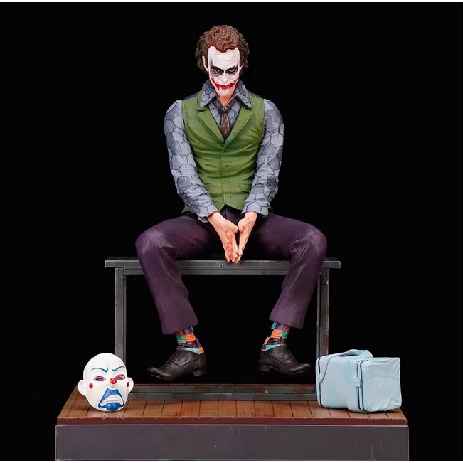 Anime peripheral clown Heathley statue DC suicide team Joker sitting