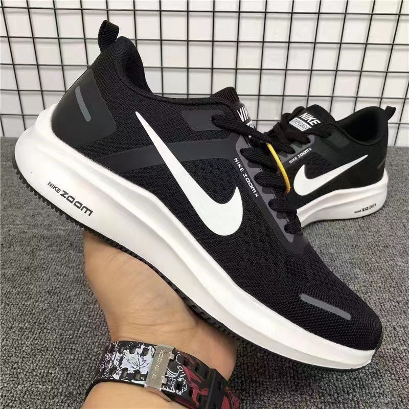 STOCK Nike Air Zoom Winflo 8 itim at puti Air cushion cushioning Mga ...