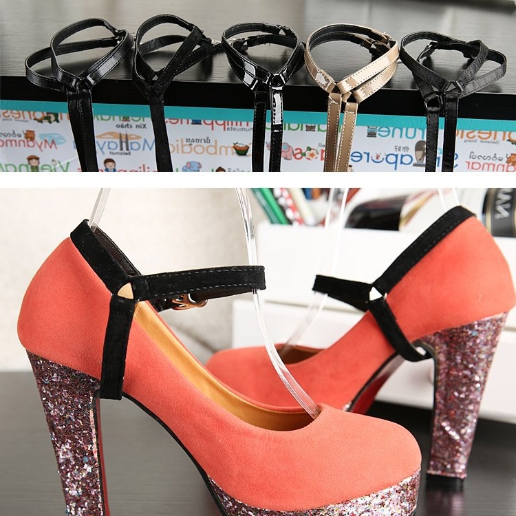 Trianglestyle banded shoelaces prevent shoes from following feet and