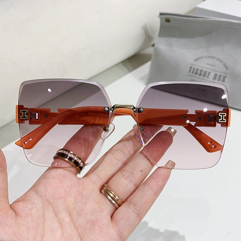Sunglasses, new square fashionable anti ultraviolet gradient Sunglasses,  women's summer sun protection rimless sunglasses,