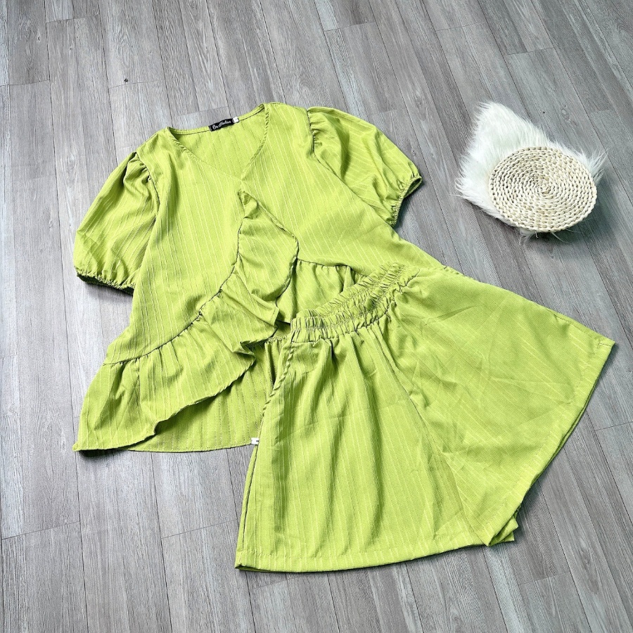 Women's bigsize outfit Set with puffy sleeves and ruffles with Shorts