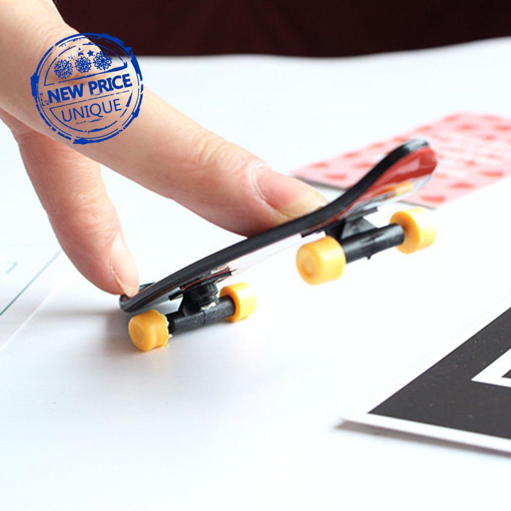 Mini Finger Skateboard Plastic Fingerboard Finger Skate Toy Best