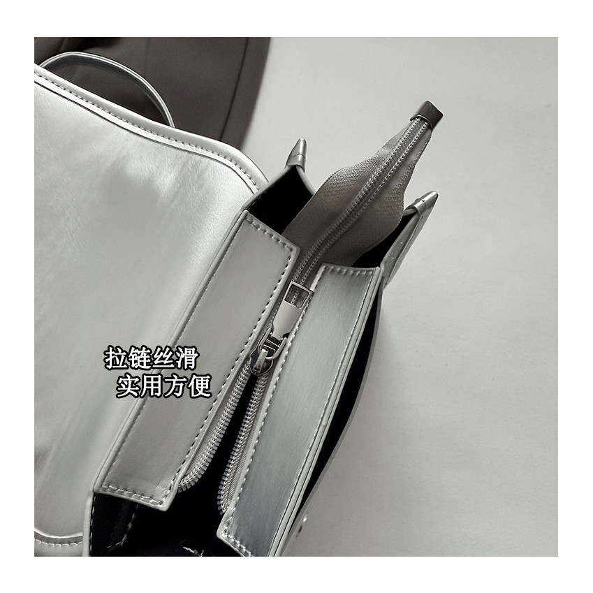 Commuter Backpack Female 2025 New Style Backpack Fashion Light Luxury ...