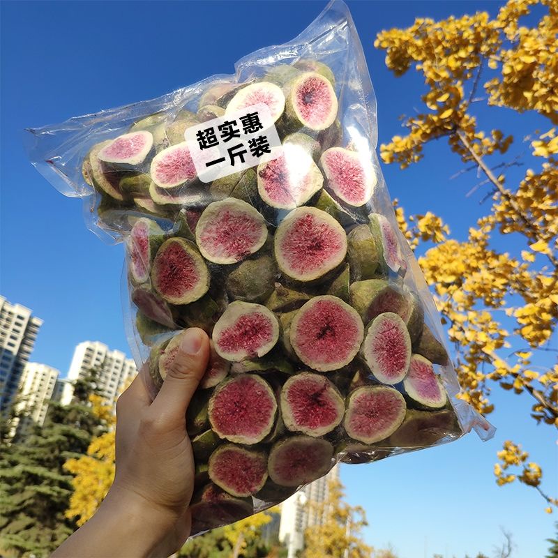 Freezedried figs dry and dry dried fruit snacks for children in the