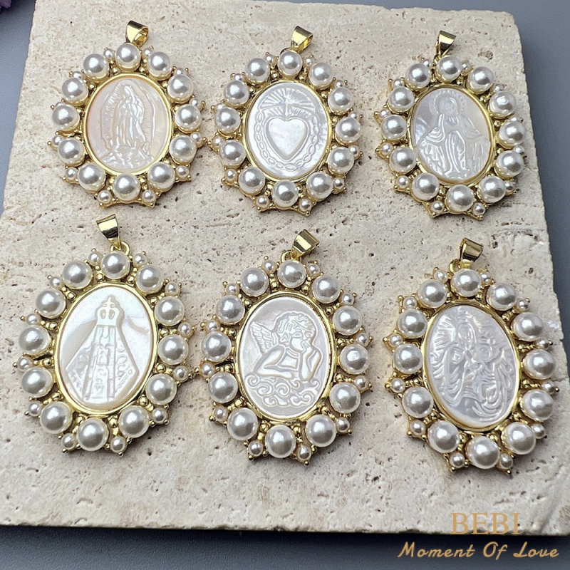 Shell medal Guadalupe Virgin Mary pendant natural white Fritillaria ...