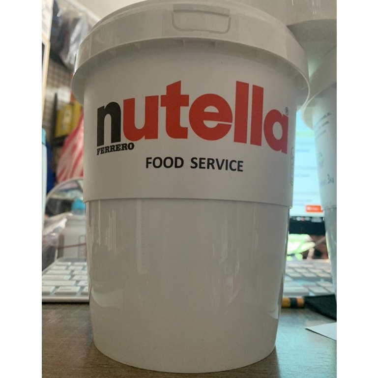 Nutella 3 kg (6.6 lb) Bucket Hazelnut Spread.