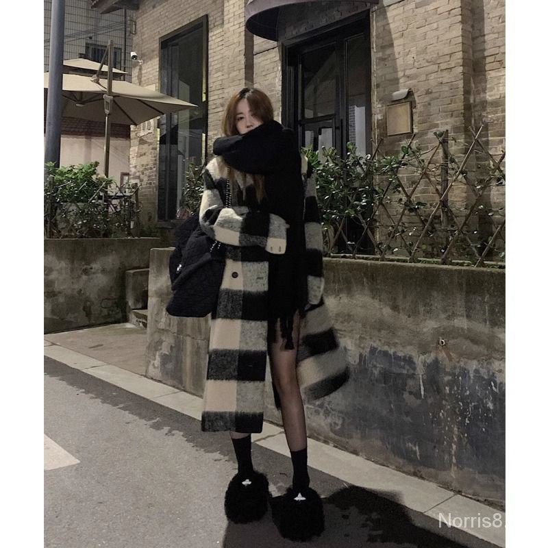 Womens Plaid 2023 Thickened Winter Korean Hepburn Style Woolen Coat New Woolen Overcoat Autumn 7178