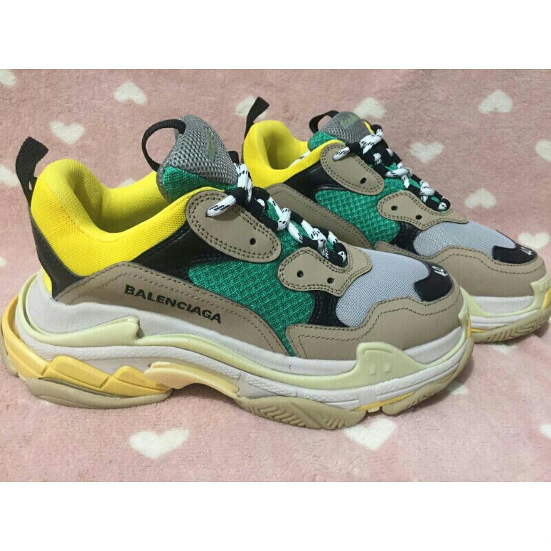 Ua balenciaga store triple s