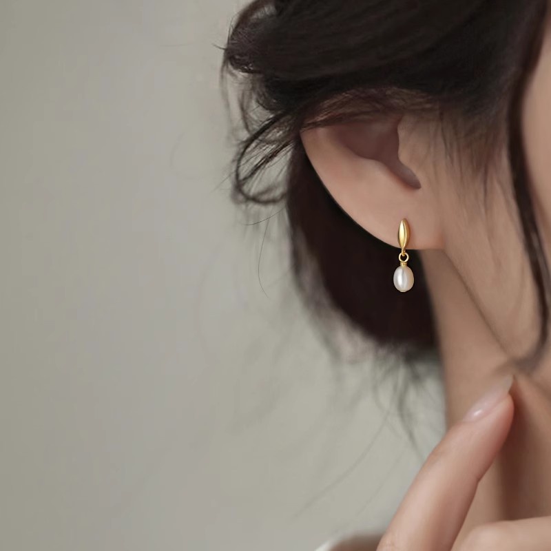 Miss Pearl Chain Earring