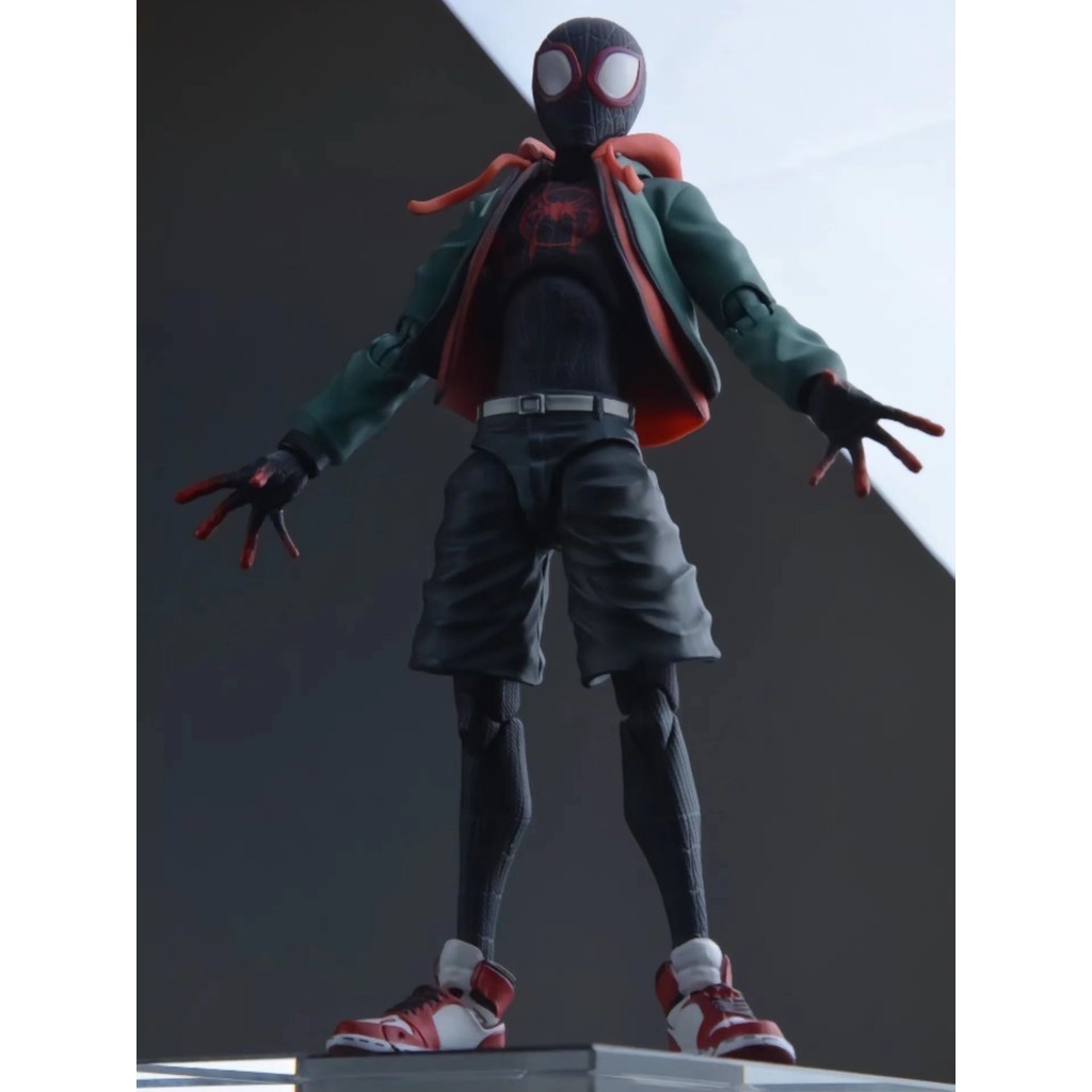 Thousands Of Movable Spider-Man Miles Little Black Spider-Girl Gwen ...