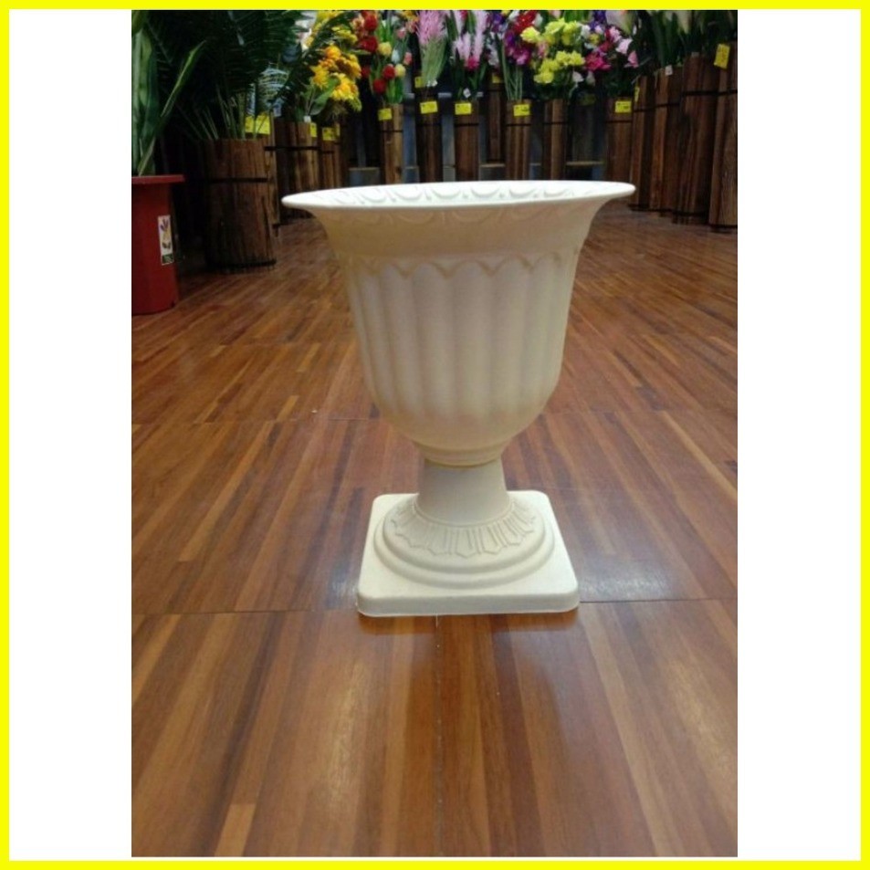 Filipiniana pot in white
