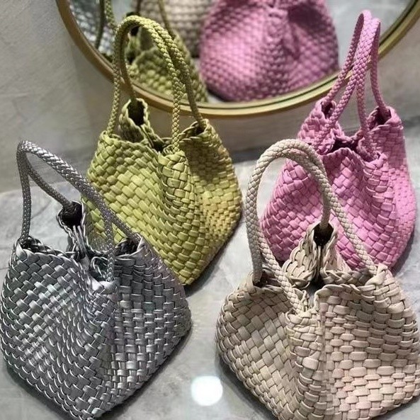 Gyios Women's Mini Handbag - Gewebte Croissant Tasche In Sandfarbe Mit Quasten