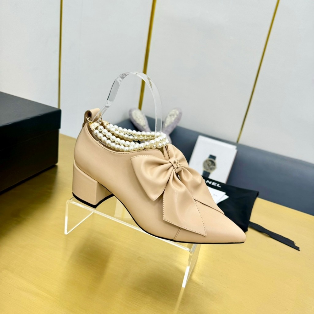 Boots, made of custom materials, with mixed sheepskin for the tiptoes ...