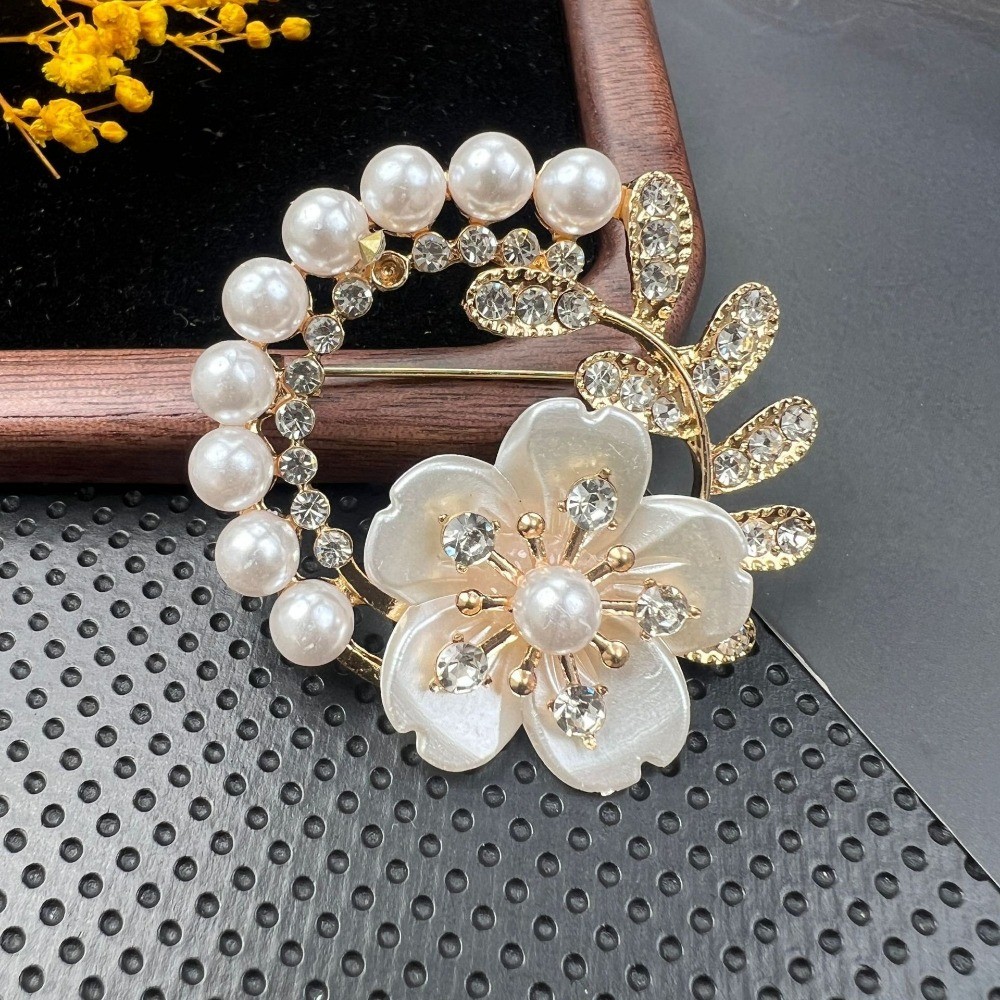 New Fashionable Retro Brooch High-end Feel Rhinestone Chest Flower Anti ...