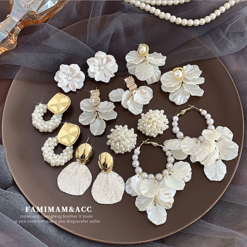 White Flower Tassel Earrings main image 1