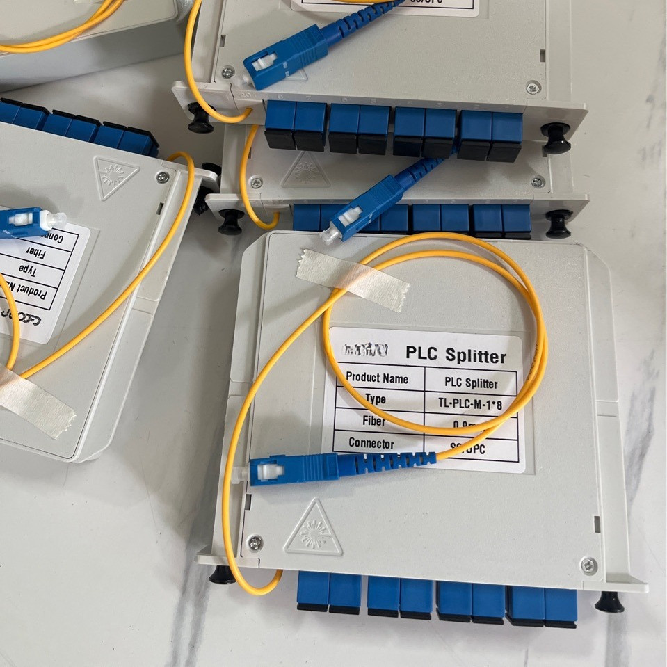 1 to 8 plug-in optical splitter SC/UPC with pigtail optical splitter ...