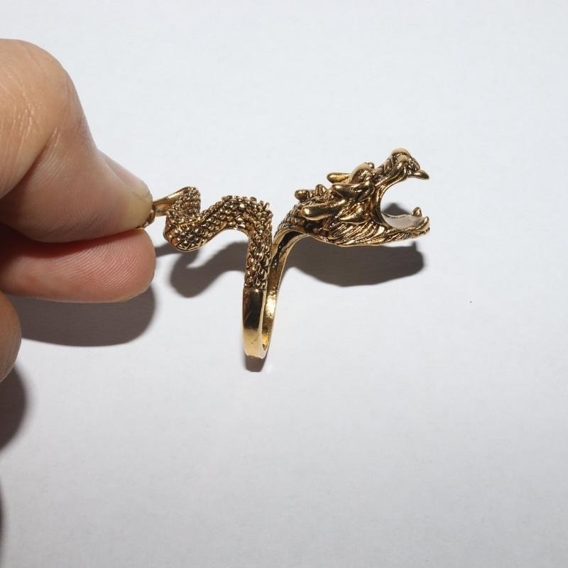 Dragon-Themed Cigarette Ring Holder – Stylish Retro Smoking Accessory  Unleash Your Inner Dragon