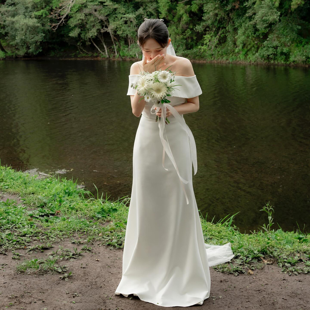 Korean Light Wedding Dress Simple Fishtail One Line Shoulder Lotus Sleeve Engagement Certificate Cocktail Dress FC187