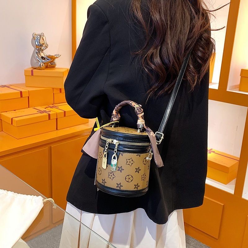 Popular Niche Bag Female New Style Fashion Trend Wet Wipes Portable Cylindrical Bucket Crossbody Bag