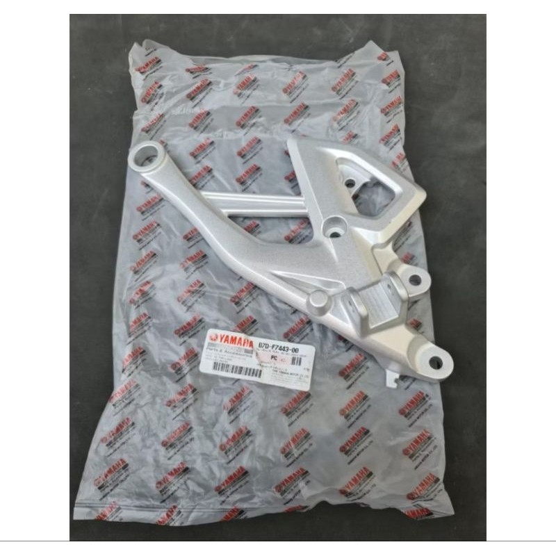 Genuine Yamaha Scorpio Z SX4 2001-2009 Front RIGHT Footrest Bracket 5BP- F7462-00 | UK
