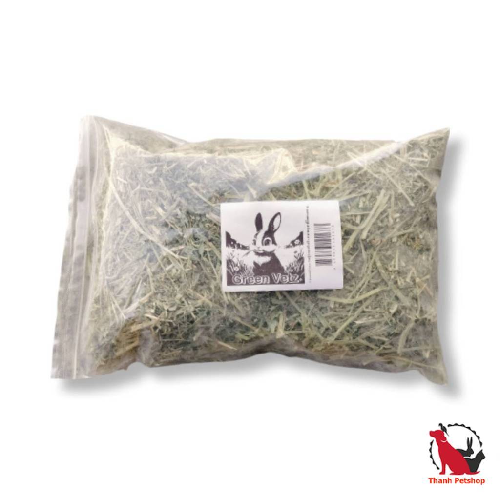 Curated visual reference: Visual Reference: Green Vetz Alfalfa Hay Grass Bare Bag Type For Rabbits