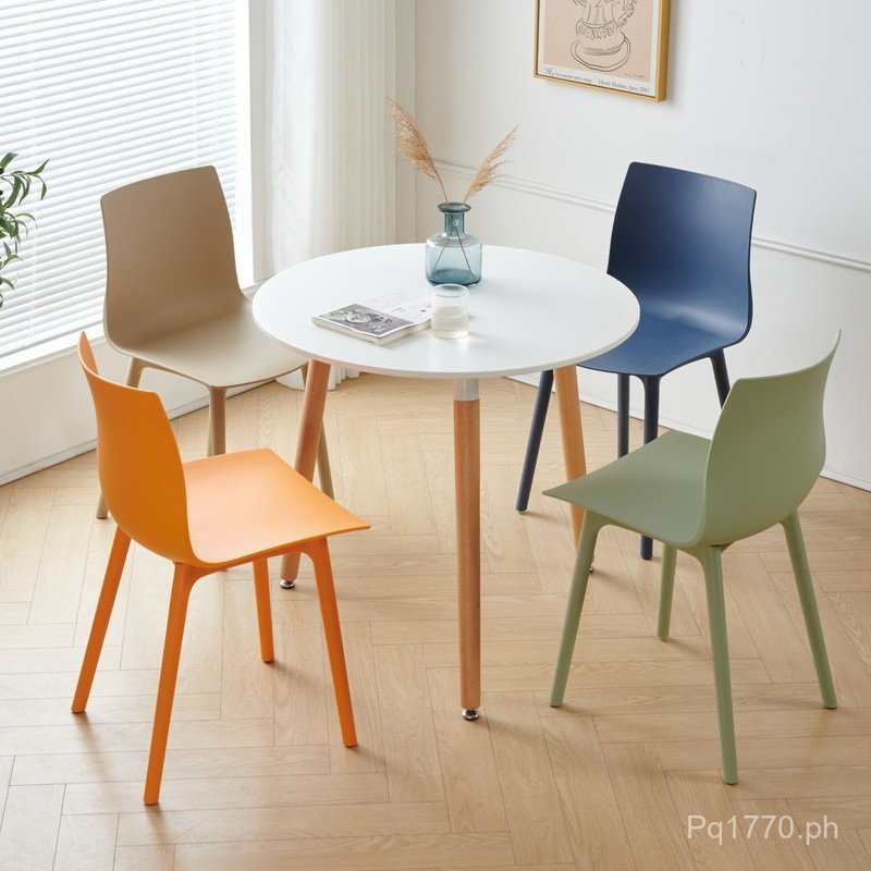 Simple Reception Set Table and Chairs Lounge Area One Table Four Chairs ...
