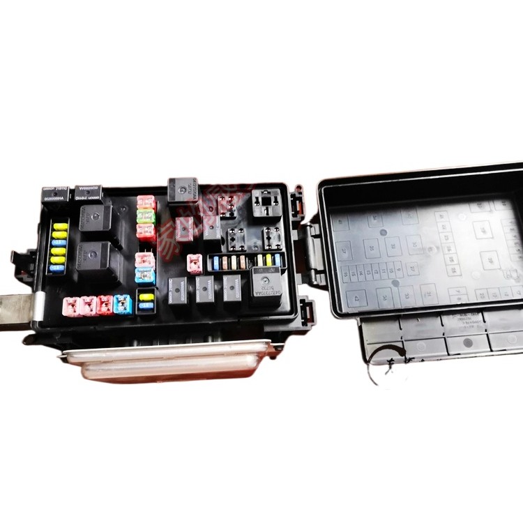 ø Chrysler 300C cabin fuse box computer relay box front control module ...