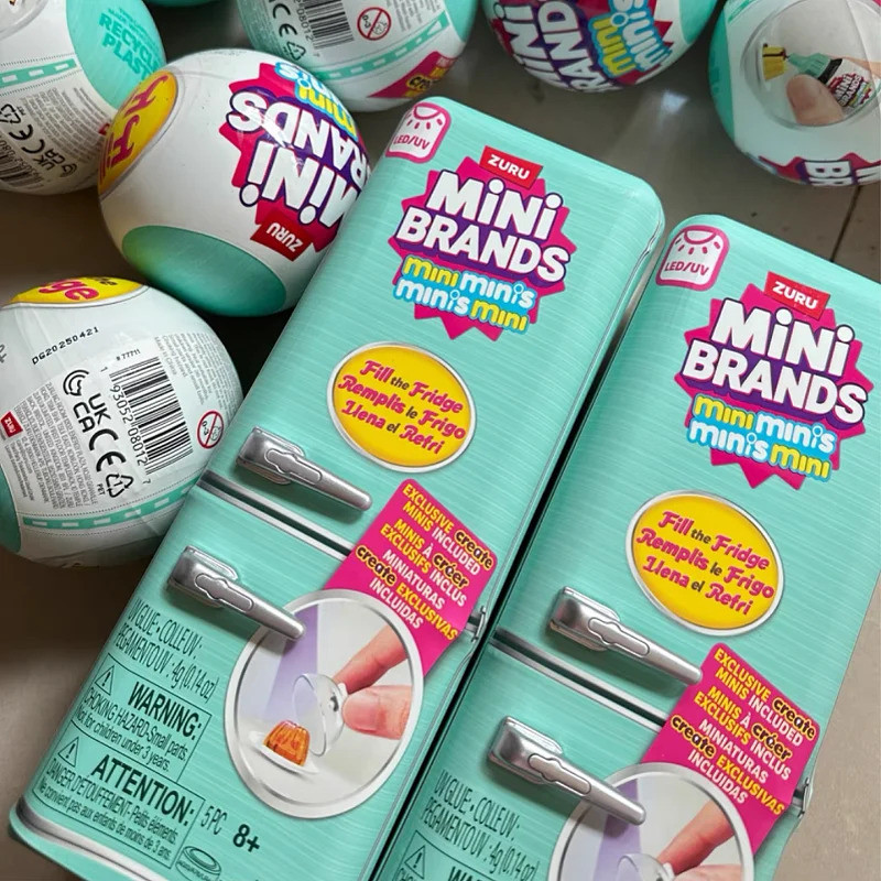 ZURU Mini Brands Réfrigérateur Surprise Série 1 – 70+ Minis à Collectionner – Lumière UV – Accessoires Inclus – Dès 3 Ans