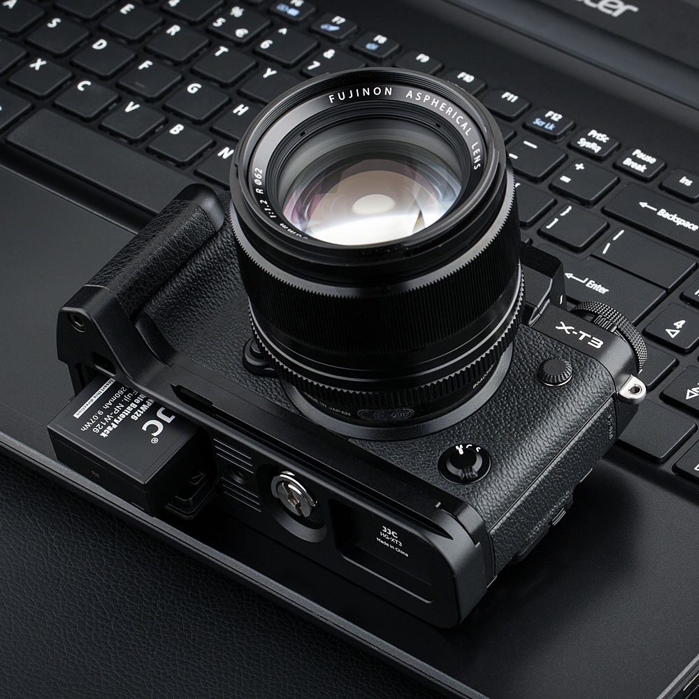 JJC Hand Grip For Fuji XT3 & XT2 Cameras - Arca Swiss Quick Release Metal Holder