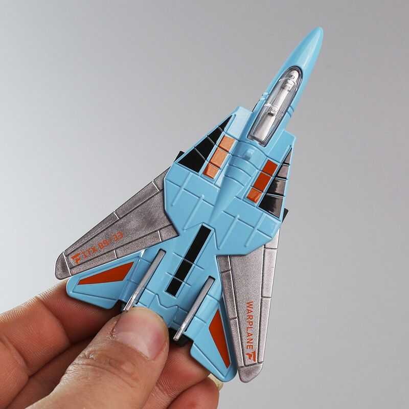 thumbnail image 2 of Jet Airplane Gold Lapel Pin- CC699G- Aviation Pins For Pilots, Airplanes, Co Pilots And Flight Enthusiasts 2 of 9