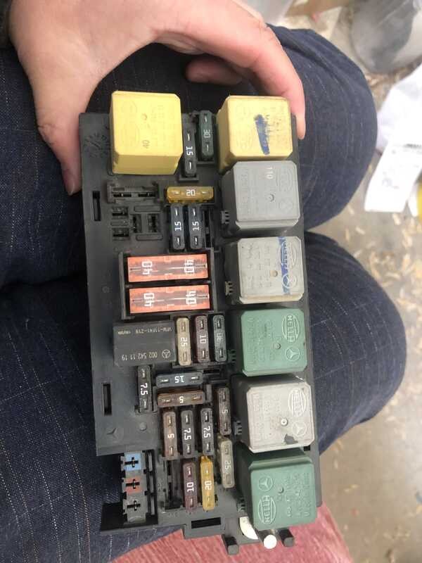 ☑♥ Mercedes-Benz ML300 ML350 GL350 GL450 GL550 R300 R350 Front Box Fuse