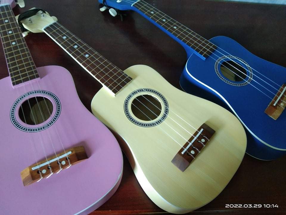 ukuleles 23inch.. na ginawa mula sa kahoy marino at pintura boysen ng