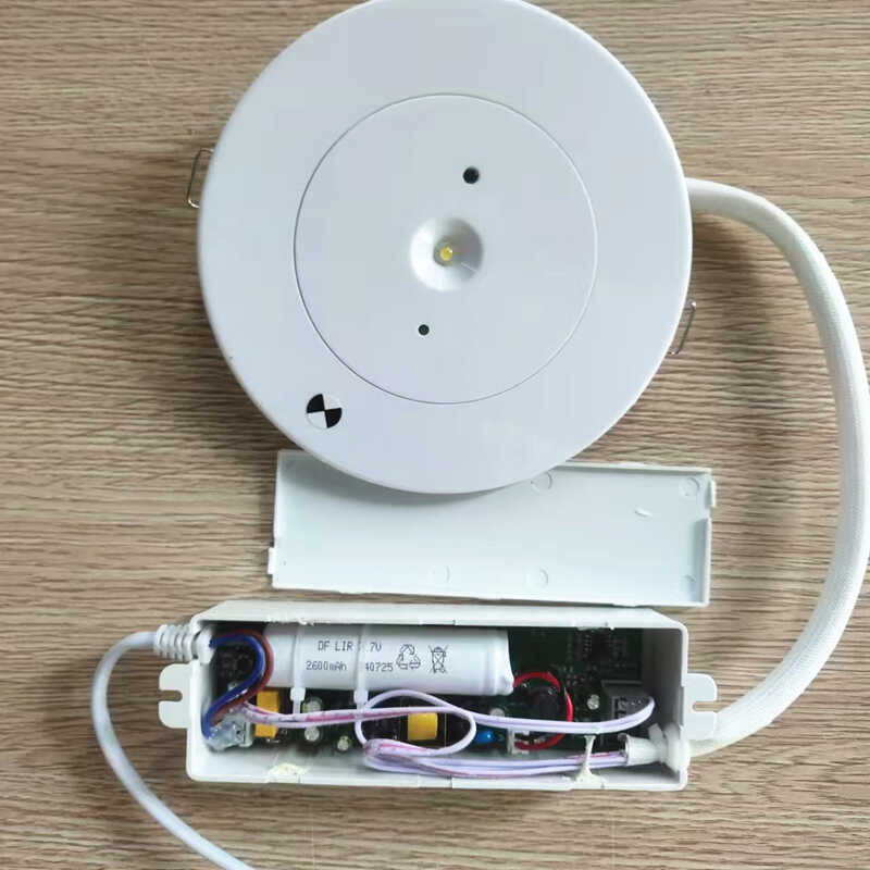 Independent Driven Emergency Light With Built-In 18650 Lithium Battery ...