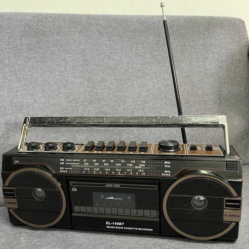 Classic Cheap Vintage Retro Radio Cassetter Recorder Player With Am/Fm ...
