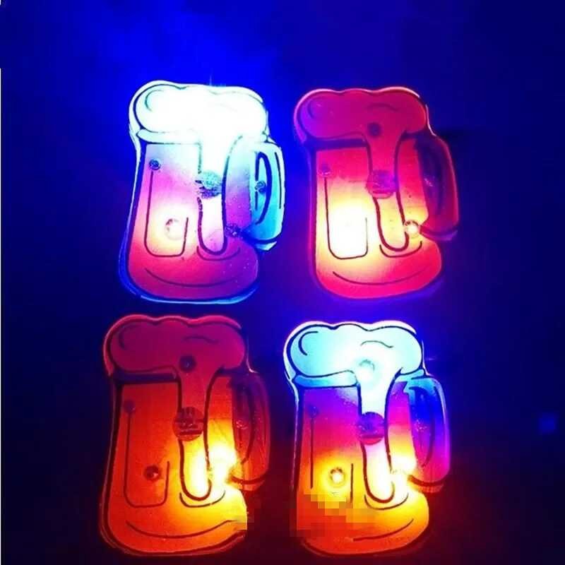 Amosfun 25pcs Christmas LED Flashing Brooches - Trolley Deer Design, Battery Included