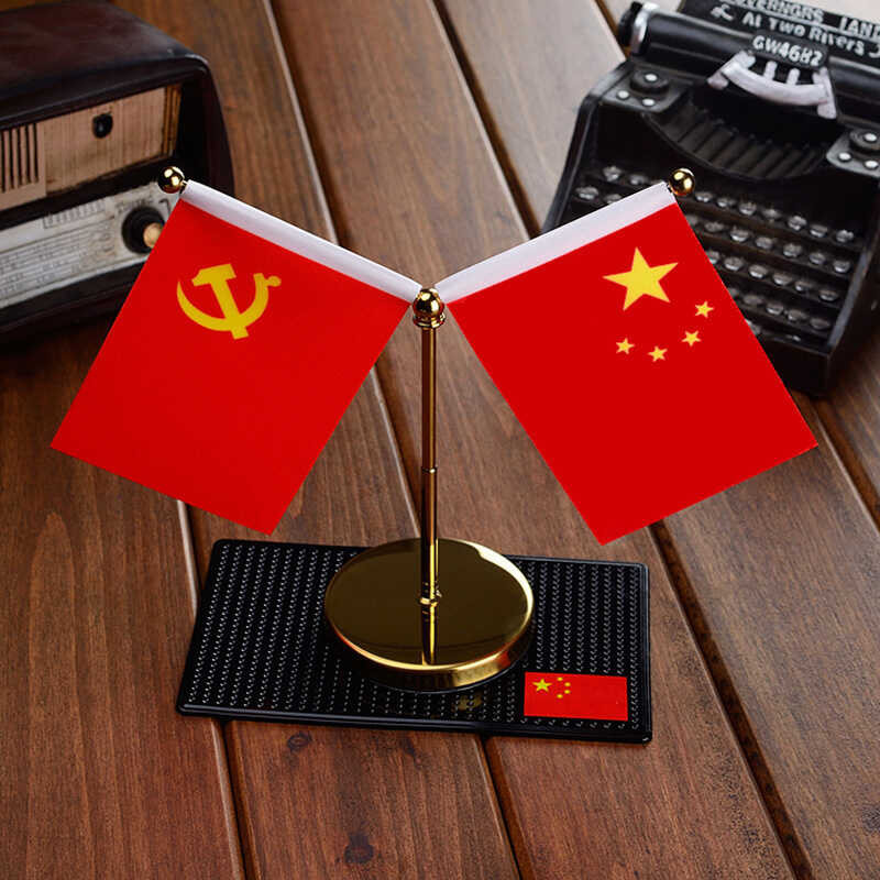 Mga para kotse, pulang maliit pambansang watawat, watawat limang bituin ...