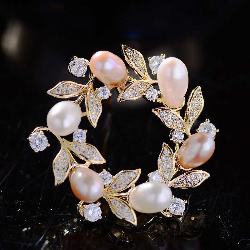 EMEGCY Flower Wreath Brooch For Women - Cat's Eye Stone & Pearl Christmas Brooch Gift For Ladies