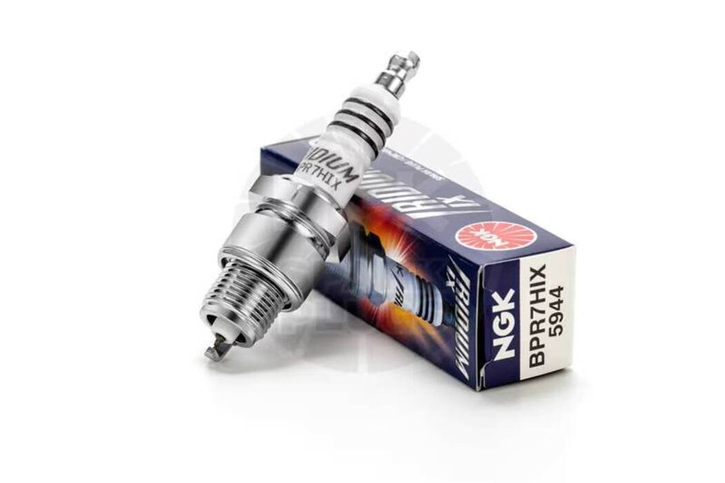 【COD】 BP7HS Spark Plug Chongqing 80 Yangtze 750 Blower Outboard Motor ...