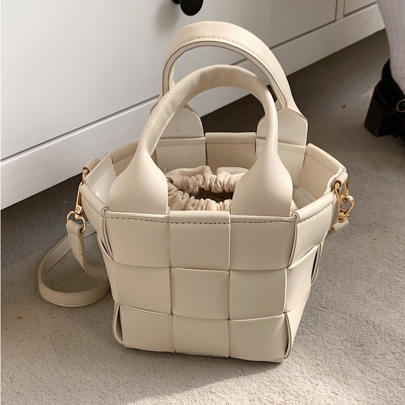 Bucket style handbag that goes with every outfit. popular fashion For