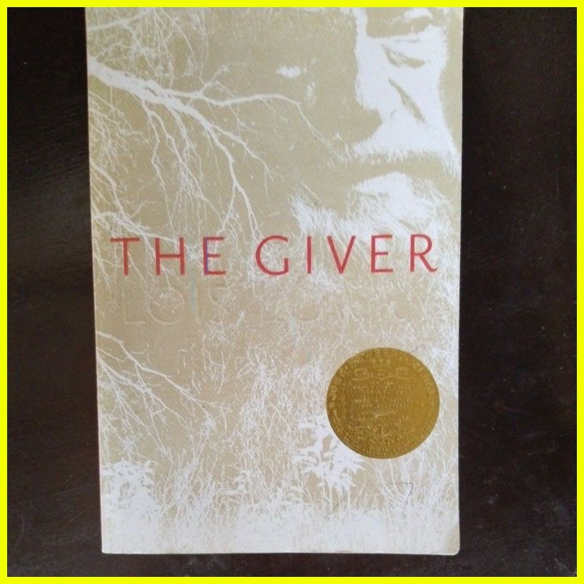 The Giver by Lois Lowry | Shopee Philippines