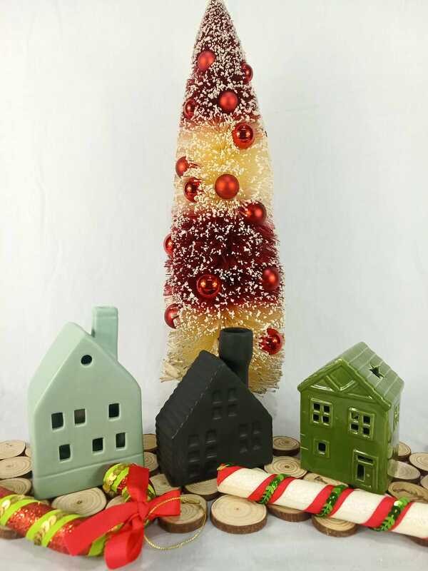 Ceramic Dekoratibong Christmas Town House Village Figurine Display