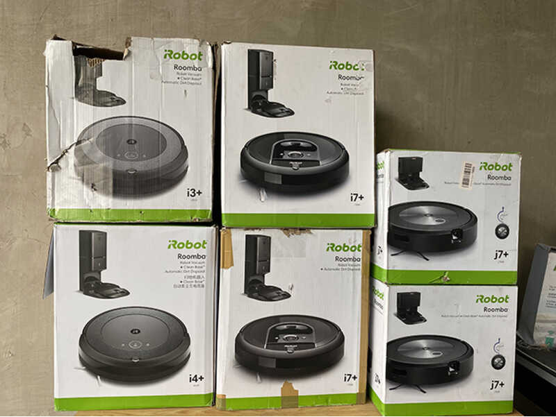 iRobot Roomba Robot Vacuum Cleaner na may Automatic Dirt Disposal