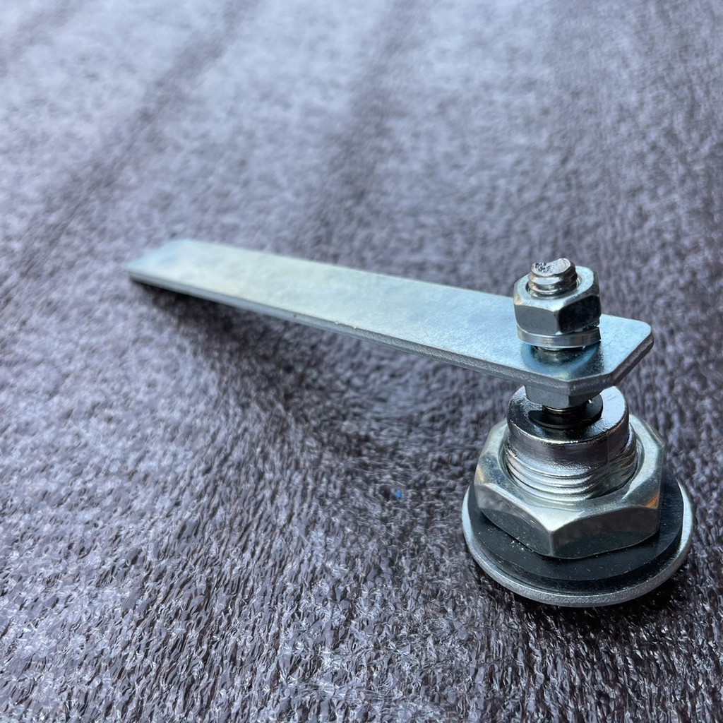 Both devices in the lift of the original Mitsubishi long arm triangular ...