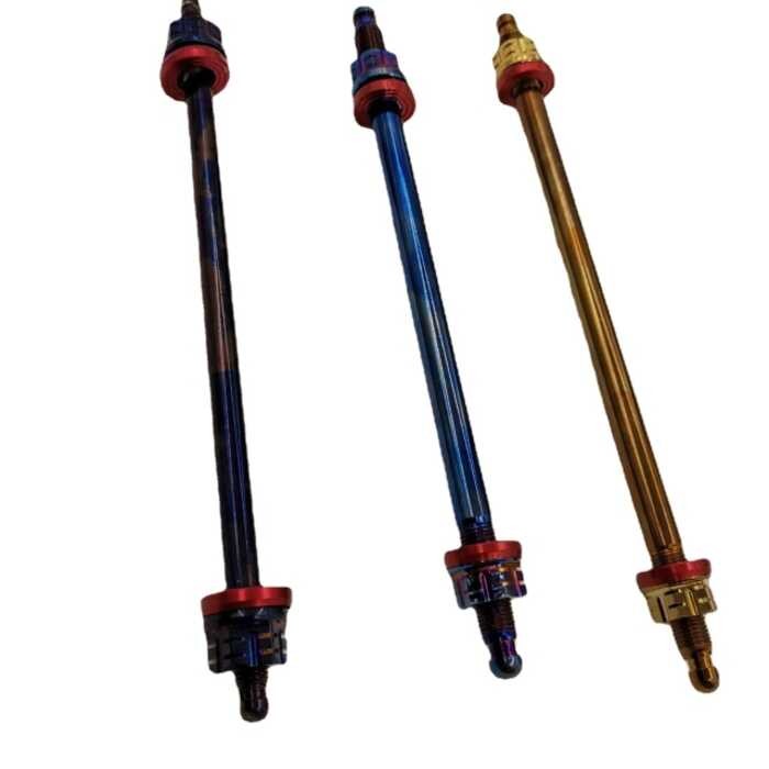 The first axle core of the wheel, the middle axis, extended without hot ...