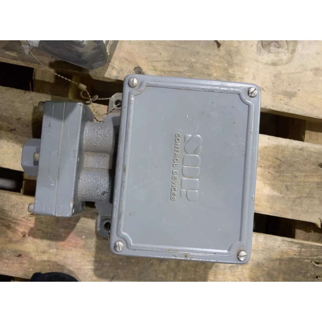 Disassembly of American SOR Pressure Level Flow Differential Pressure ...