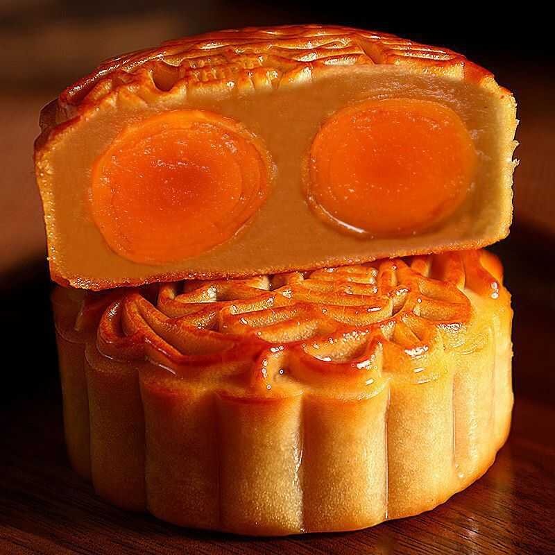 Mid-Autumn Festival Large Mooncake Cantonese Style Salted Egg Yolk ...
