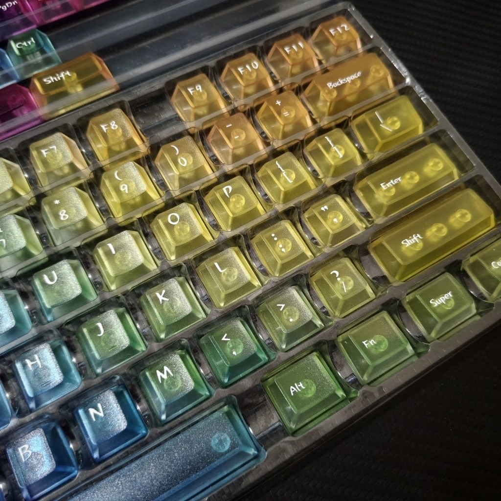 PC Gradiant Foggy Transparent Rainbow Gradient PC Keycap Magnetic ...