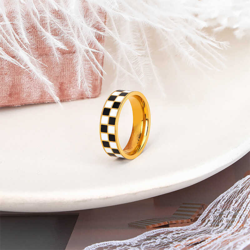 2021 European And New American Classic Black And White Checkered Ring ...