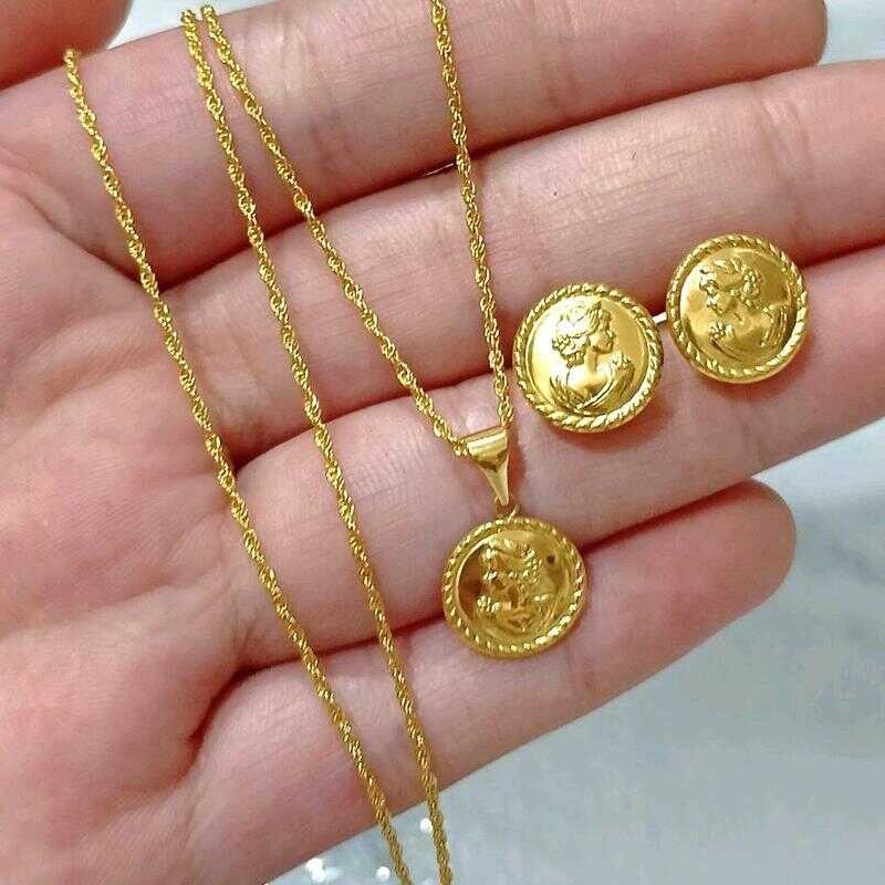 Cameo Inspired Set Necklace And Earrings 18